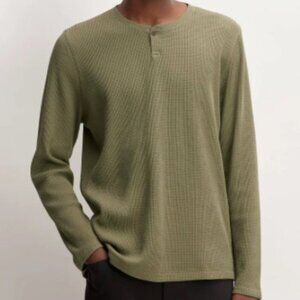 Everlane The Waffle Long-Sleeve Henley in Olive. Size S